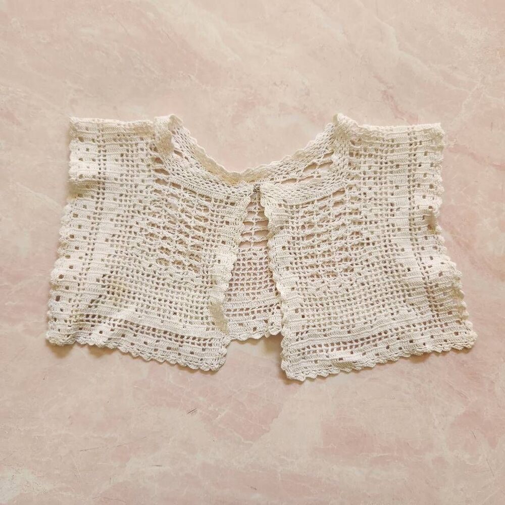 Little girls osfm crochet 70s vintage lace doilie cape cream antique white
